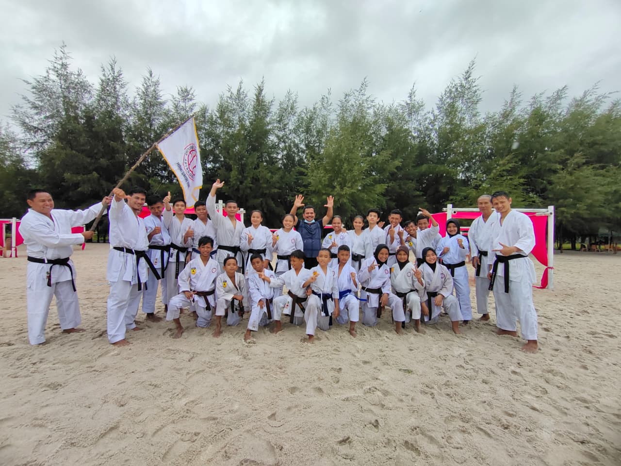 Latihan bersama di pantai bali lestari Image